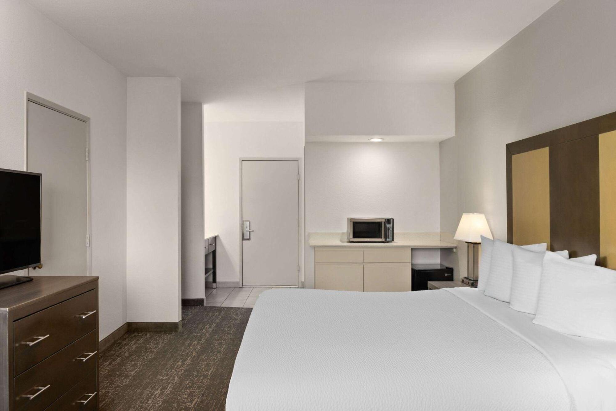 Baymont By Wyndham Moses Lake Bagian luar foto